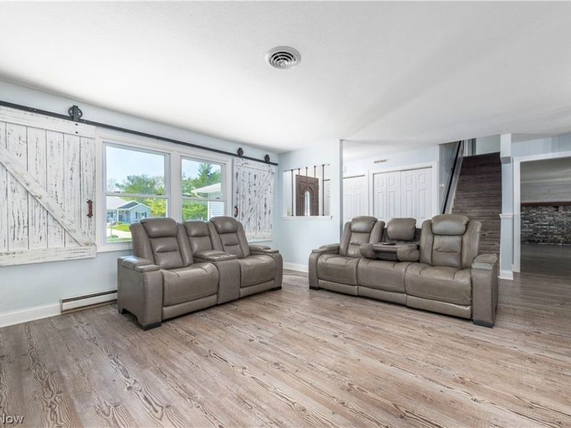 404 Oaknoll Drive, Amherst, OH 44001 Photo 7