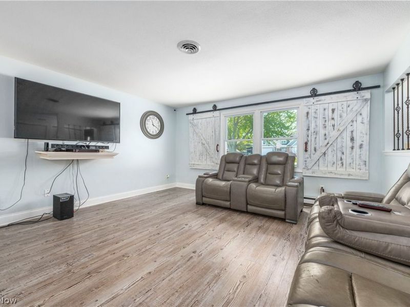 404 Oaknoll Drive, Amherst, OH 44001 Photo 8