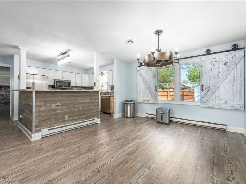 404 Oaknoll Drive, Amherst, OH 44001 Photo 9