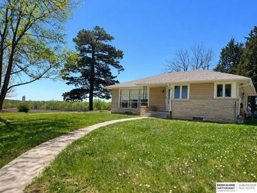 853 F Road , Palmyra, NE 68418
