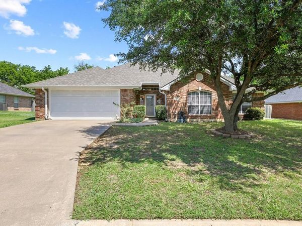 210 Bryant Street, Pottsboro, TX 75076