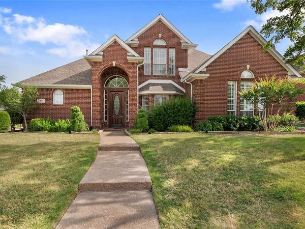 1301 Meadow Cove Court , Carrollton, TX 75007