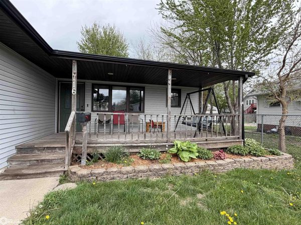 716 S 5th Avenue E, Newton, IA 50208