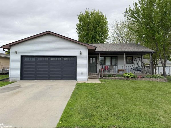 716 S 5th Avenue E, Newton, IA 50208