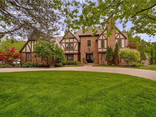 8525 Briar Lane, Prairie Village, KS 66207