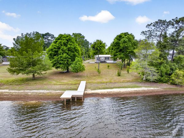 535 Kings Lake Boulevard, DeFuniak Springs, FL 32433