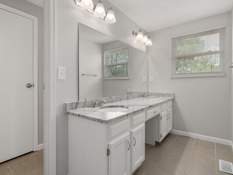 3655 Dinsmore Castle Drive , Columbus, OH 43221 Photo 21