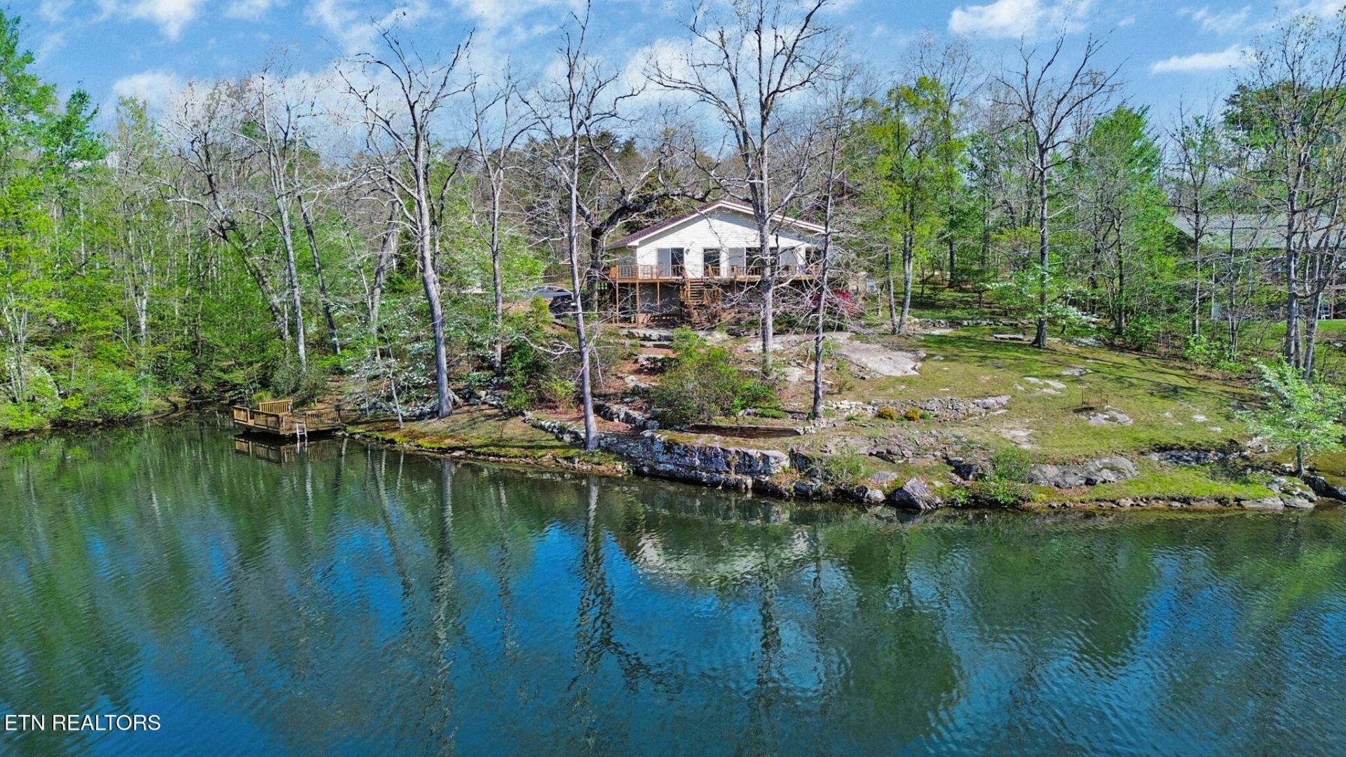 272 N Lake Tr, Monterey, TN 38574 Main Photo
