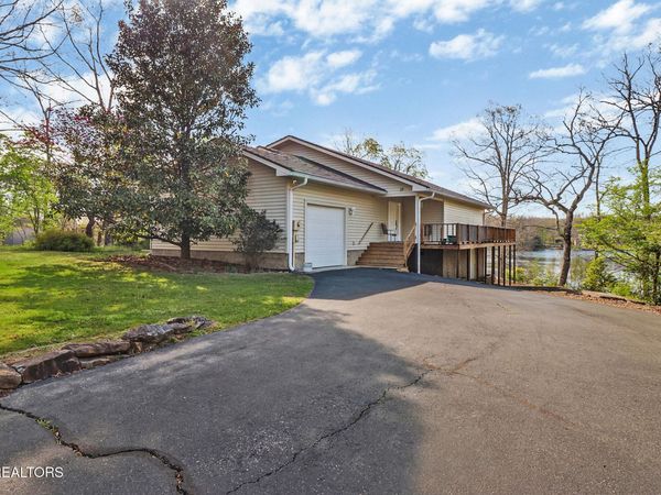 272 N Lake Tr , Monterey, TN 38574