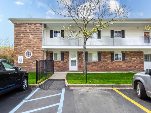 23418 Middlebelt Road, Unit 10, Farmington, MI 48336