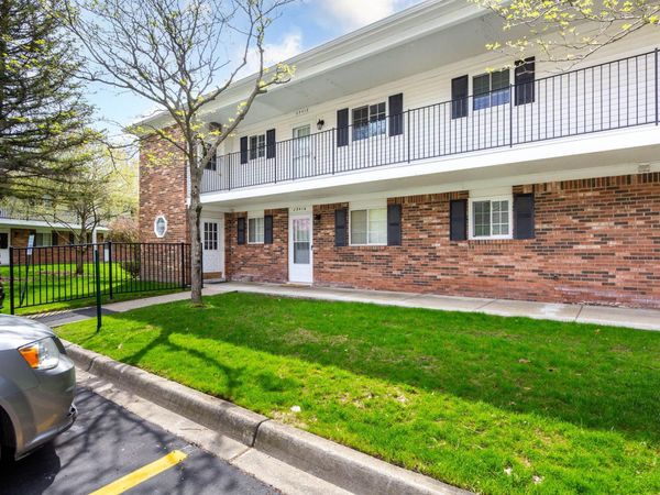 23418 Middlebelt Road, Unit 10, Farmington, MI 48336