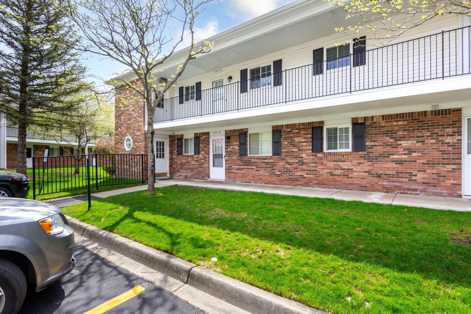 23418 Middlebelt Road, Unit 10, Farmington, MI 48336 Main Photo