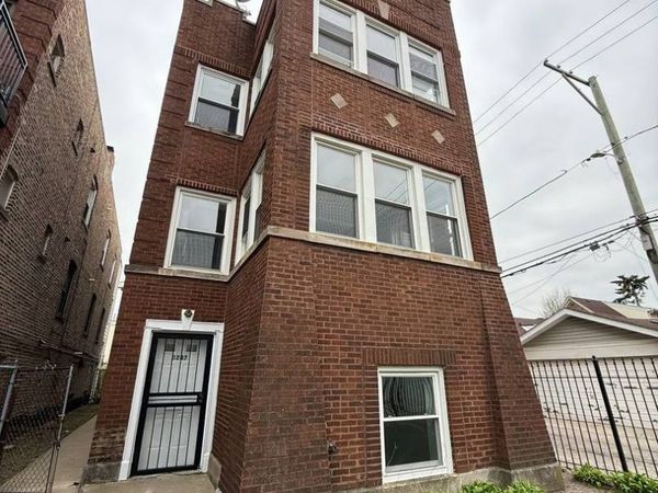 3247 W Thomas Street, Unit 1R, Chicago, IL 60651