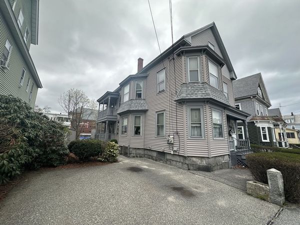 15 Crowley St, Lowell, MA 01852