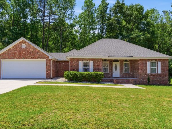 9 Cameron Place Dr., Hattiesburg, MS 39402