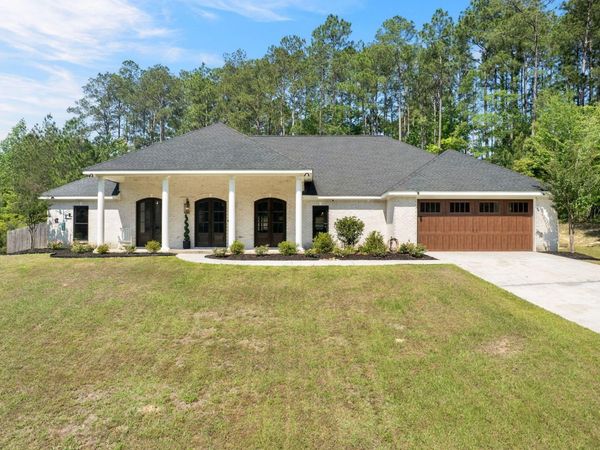 57 Greenleaf Dr., Hattiesburg, MS 39402