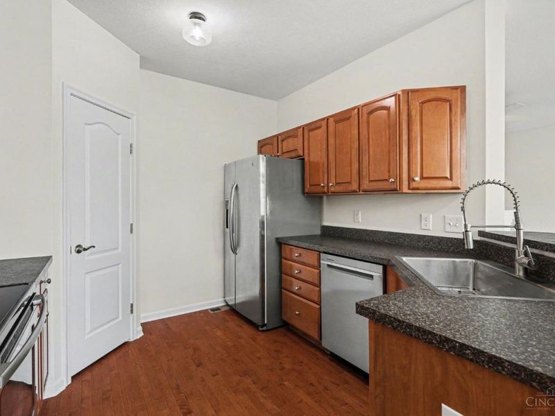 8058 Bridge Point Drive, Unit 7-202, Green Township, OH 45248 Photo 5