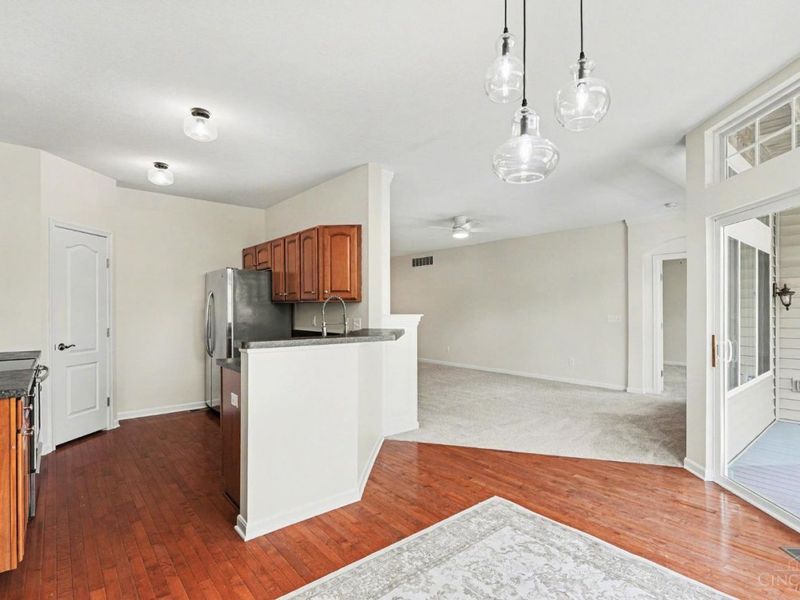 8058 Bridge Point Drive, Unit 7-202, Green Township, OH 45248 Photo 6