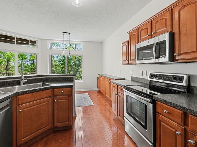 8058 Bridge Point Drive, Unit 7-202, Green Township, OH 45248 Photo 7