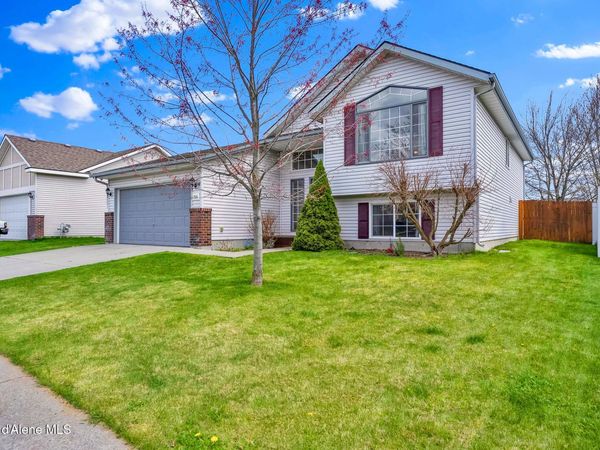 2534 N Coolwater Dr , Post Falls, ID 83854