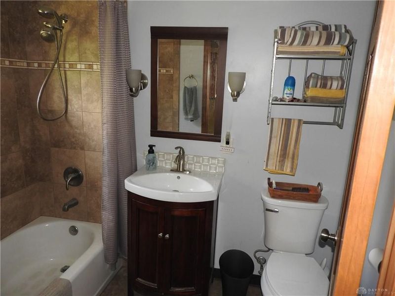 2185 E Loy Road, Piqua, OH 45356 Photo 11