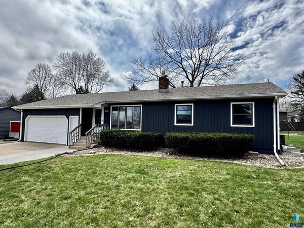 4401 E 20th St, Sioux Falls, SD 57103