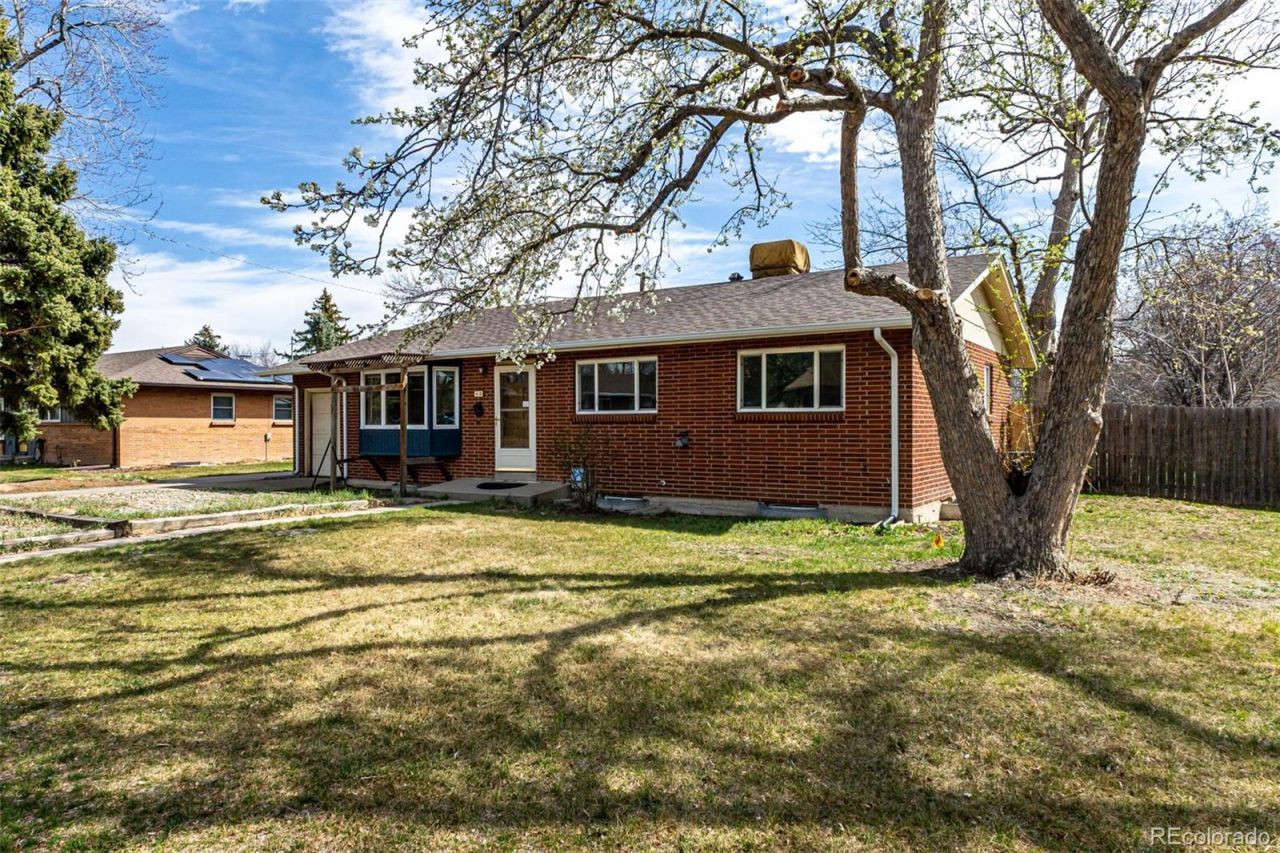 40 Dover Street, Lakewood, CO 80226 Main Photo
