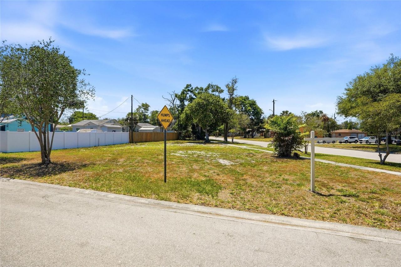 4716 Iris Street N, Saint Petersburg, FL 33714 Photo