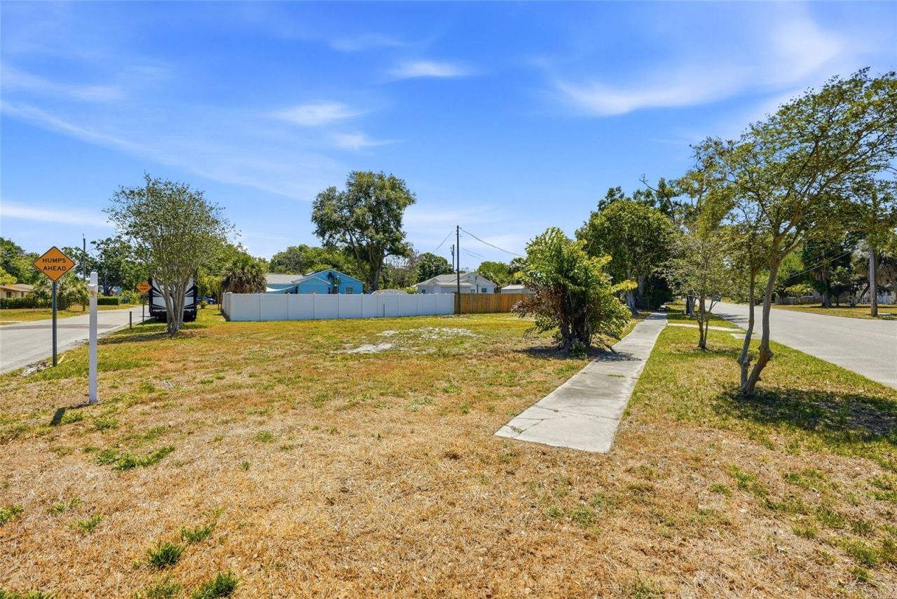 4716 Iris Street N, Saint Petersburg, FL 33714 Photo