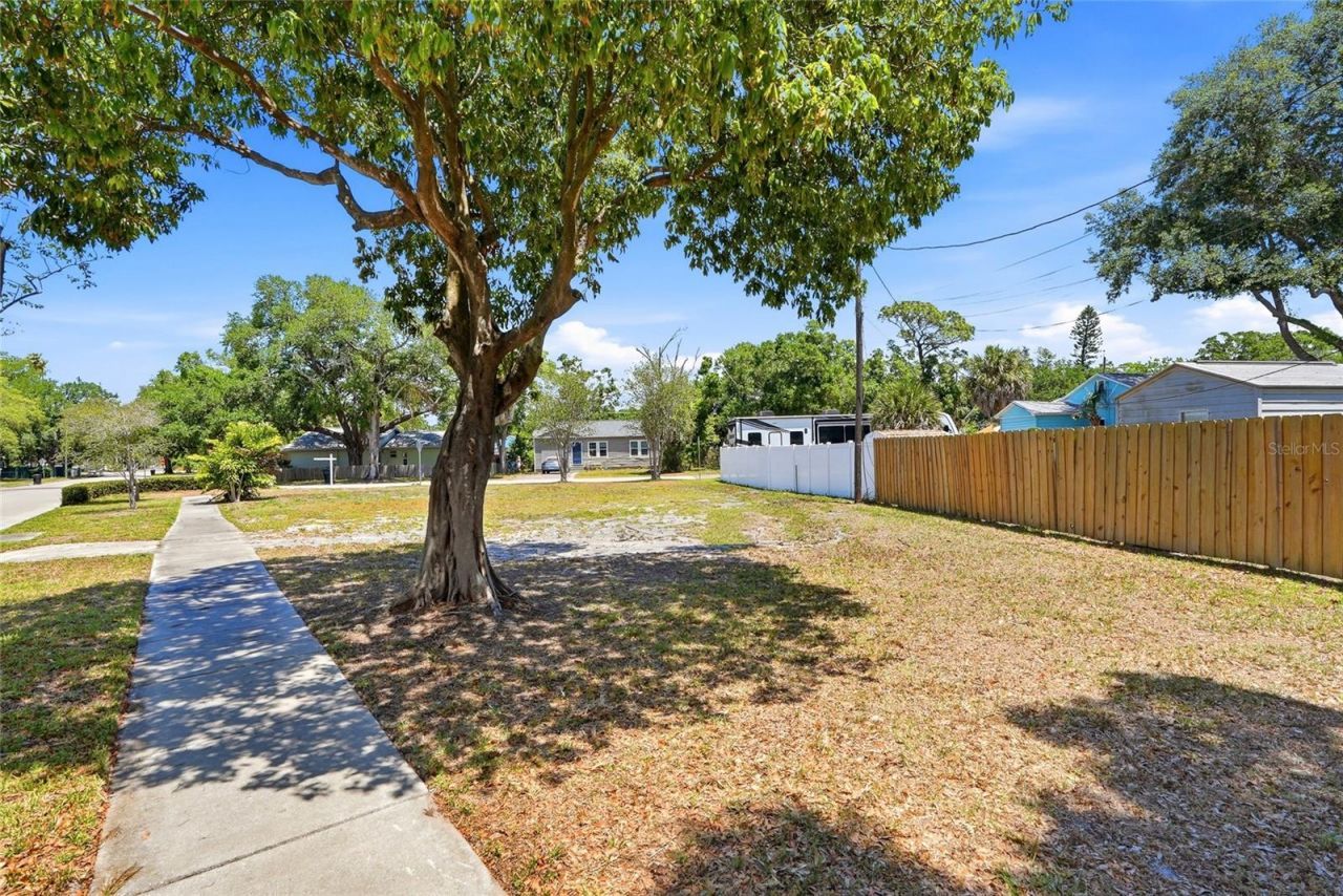 4716 Iris Street N, Saint Petersburg, FL 33714 Photo