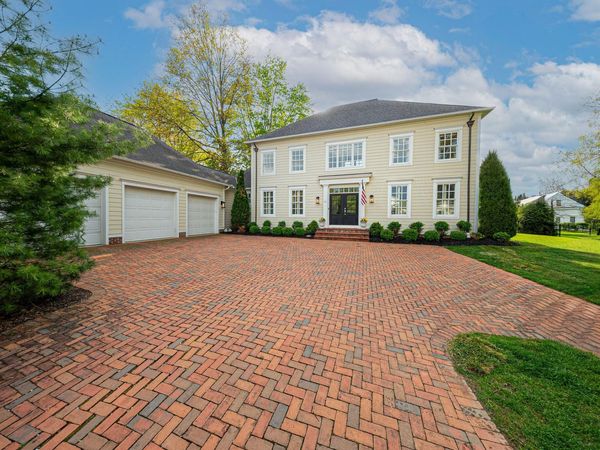 11 Pickett Place, New Albany, OH 43054