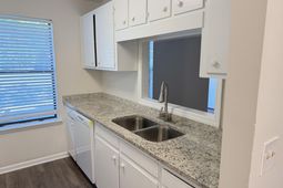 186 Dorchester Manor Boulevard photo 4
