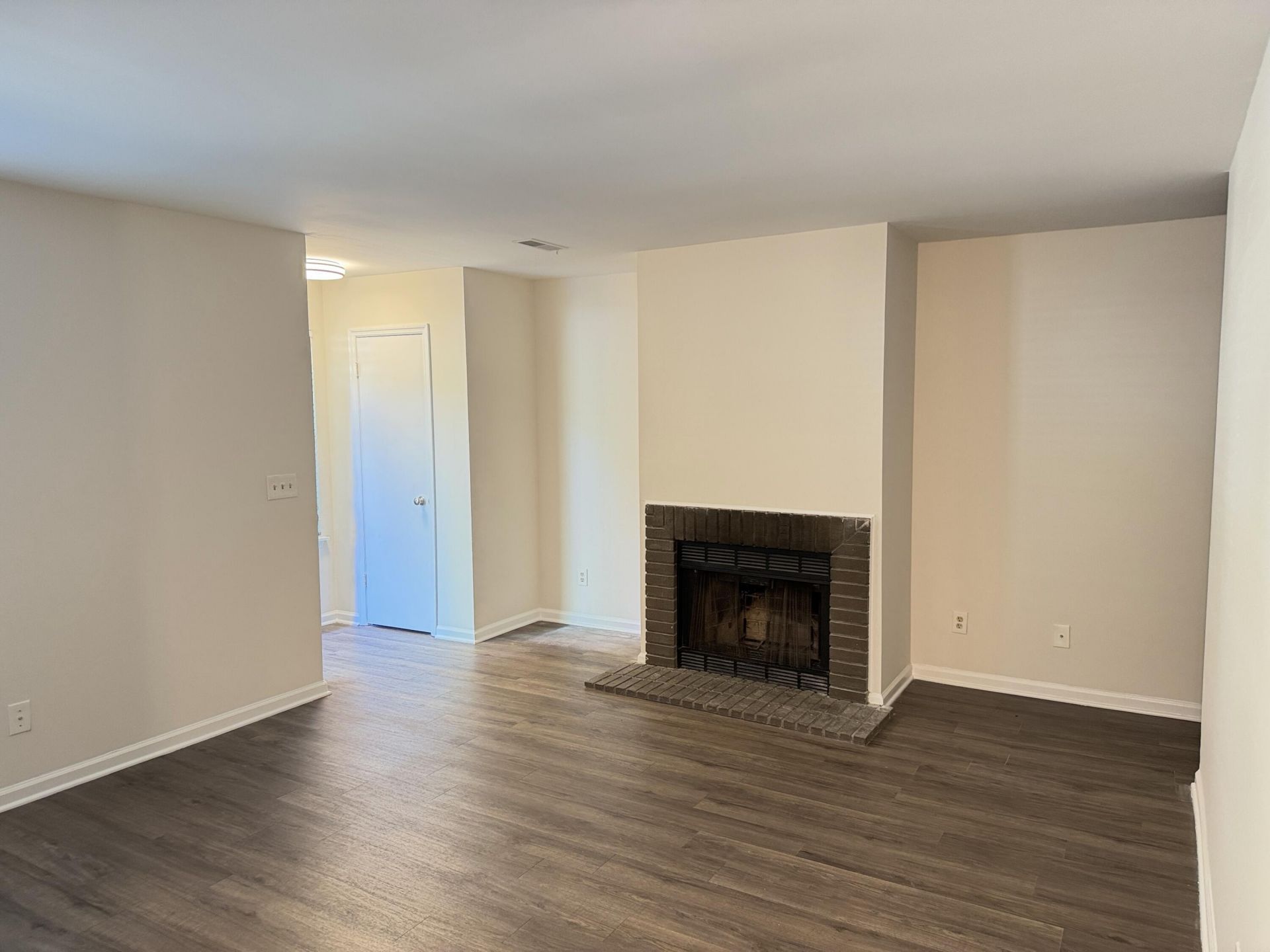 186 Dorchester Manor Boulevard Photo 4