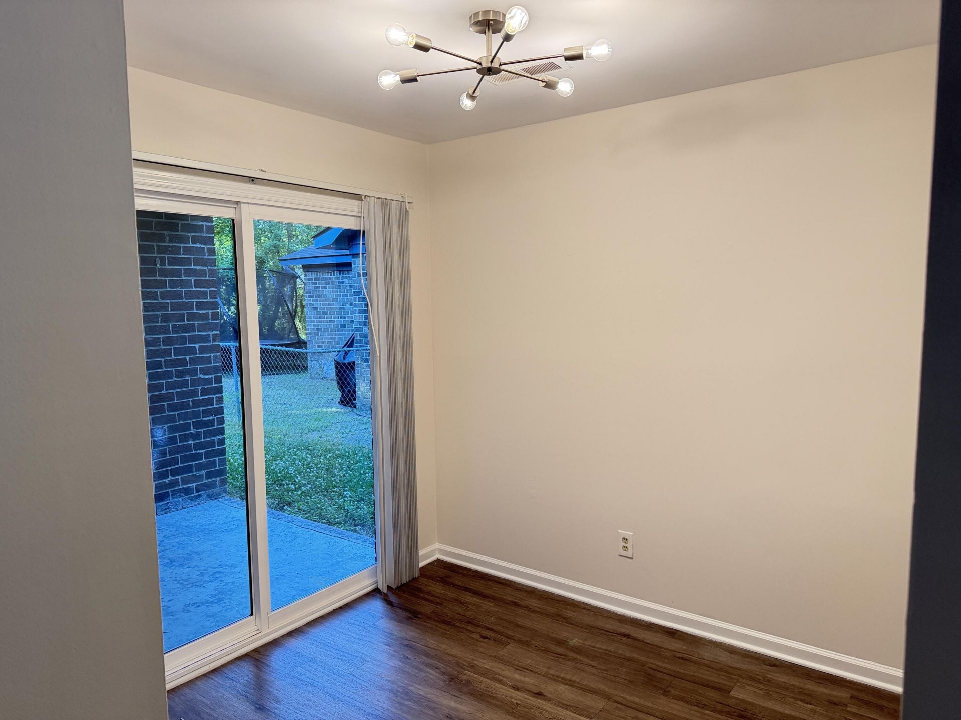 186 Dorchester Manor Boulevard Photo 5
