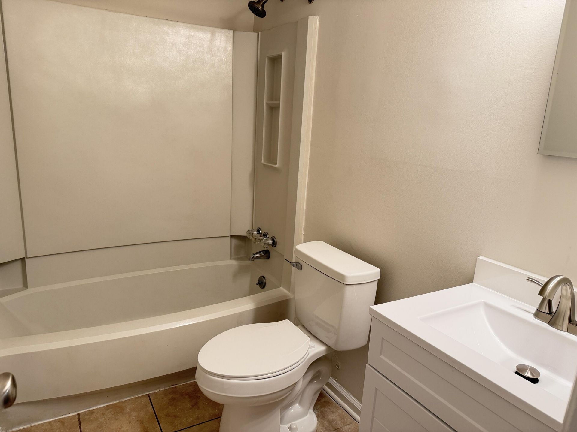 186 Dorchester Manor Boulevard Photo 8