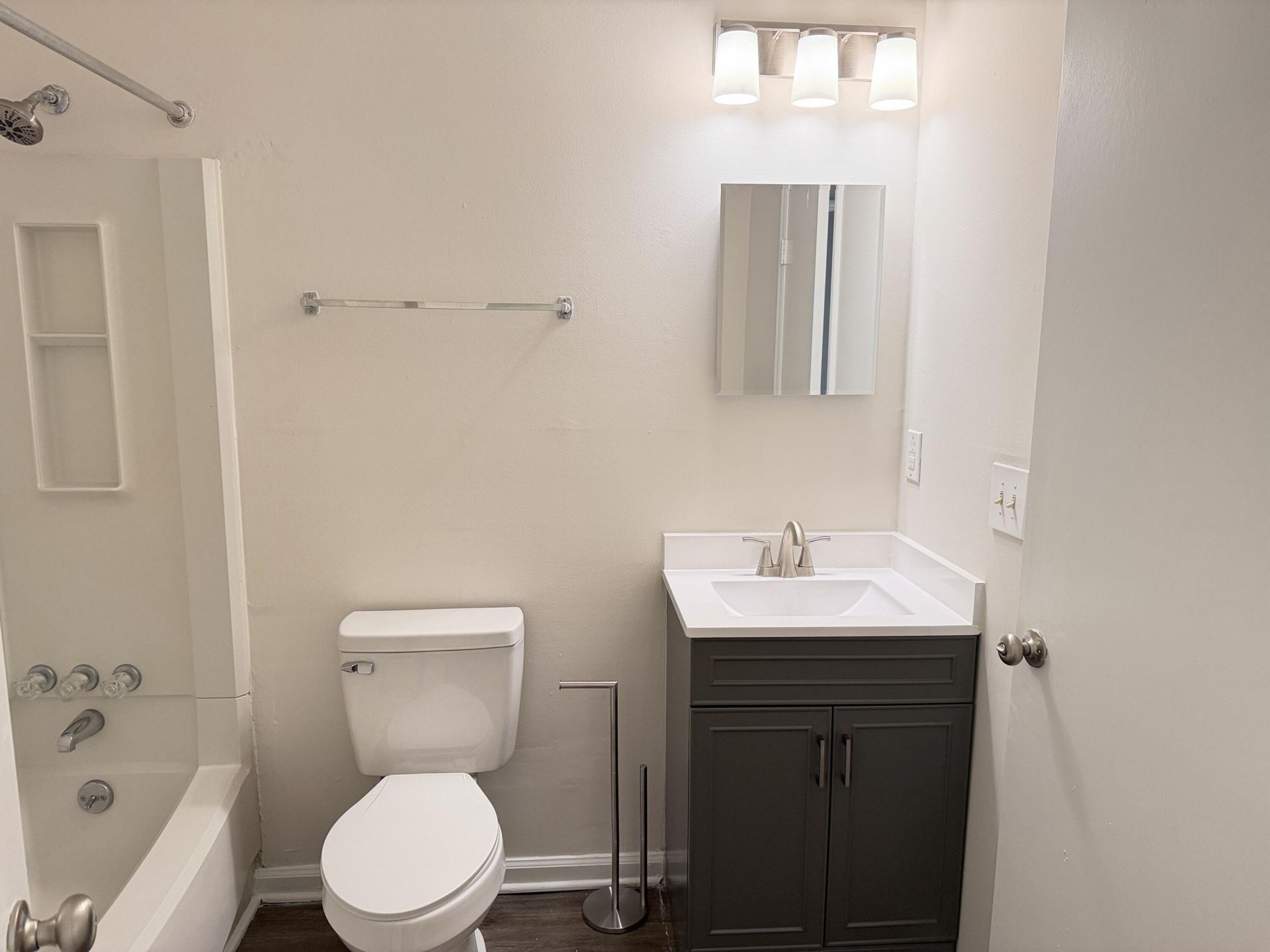 186 Dorchester Manor Boulevard Photo 9