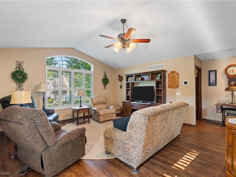 257 Woodbury Circle, Dalton, OH 44618 Photo 5