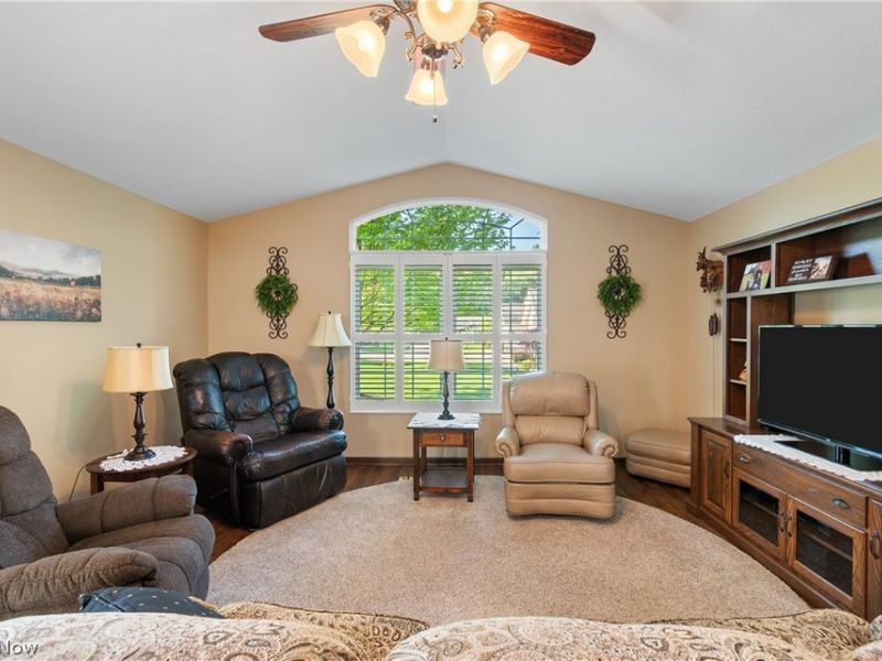 257 Woodbury Circle, Dalton, OH 44618 Photo 6
