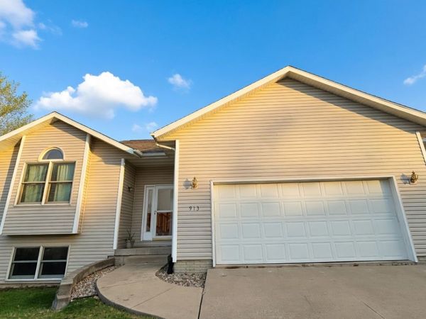 913 Ashford NE, Cedar Rapids, IA 52402