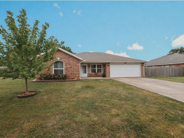 421 N D Street , Centerton, AR 72719