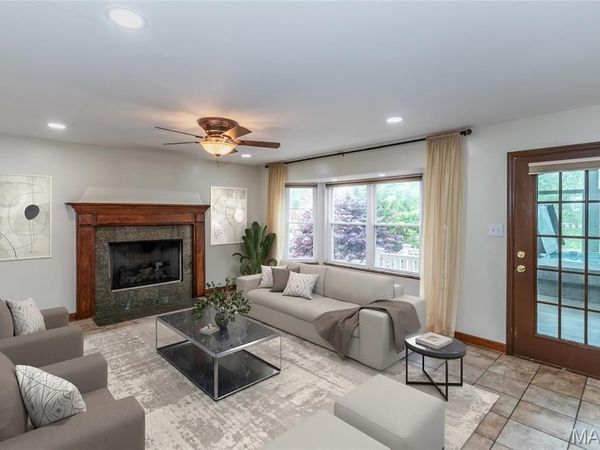 701 Oak Run Lane, Ballwin, MO 63021