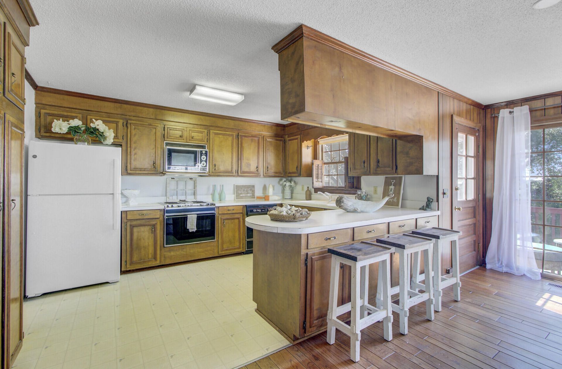 643 N Shore Drive Photo 23
