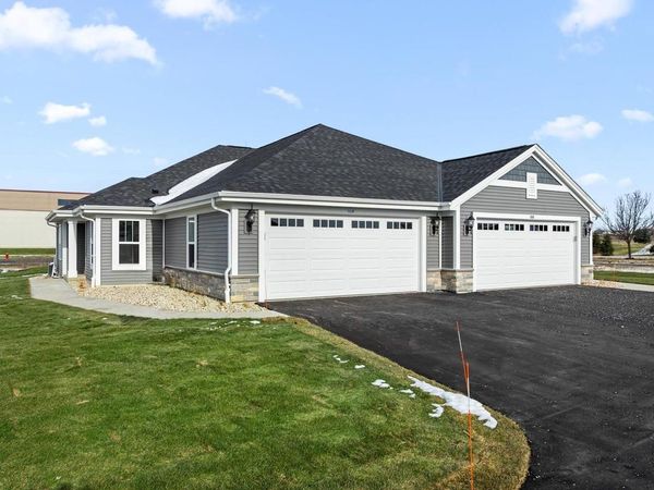 504 Hunter Oaks BOULEVARD, Unit 1001, Watertown, WI 53094