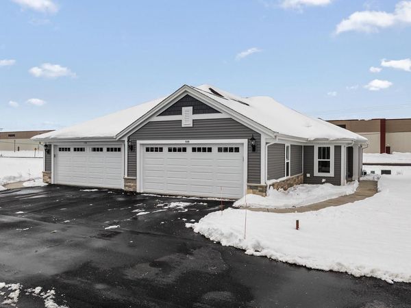 516 Hunter Oaks BOULEVARD, Unit 0802, Watertown, WI 53094