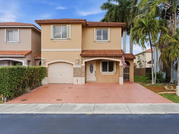 5982 SW 162nd Ct , Miami, FL 33193