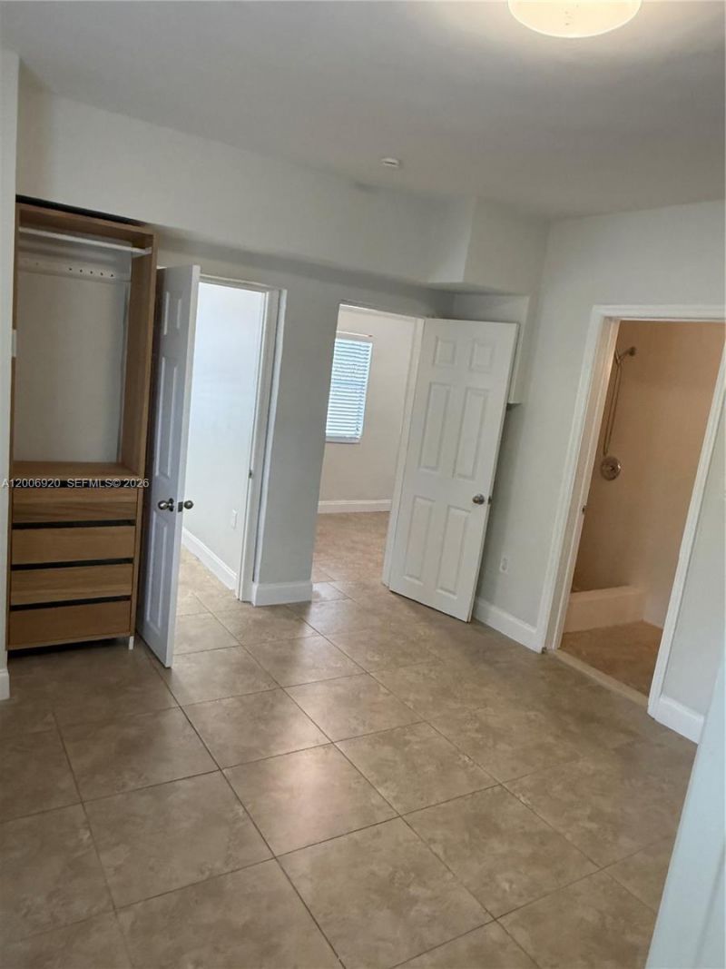 2816 Pine Tree Dr , Unit 2, Miami Beach, FL 33140 Photo