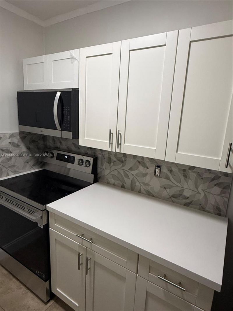2816 Pine Tree Dr , Unit 2, Miami Beach, FL 33140 Photo