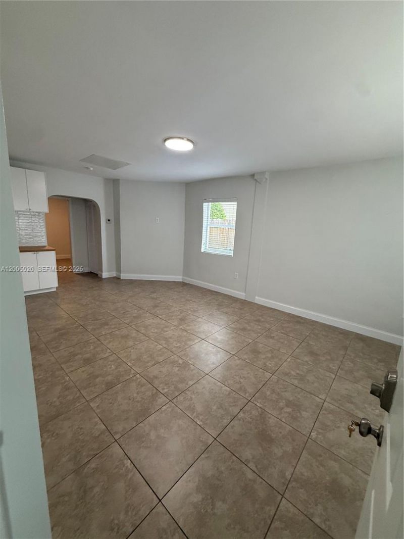 2816 Pine Tree Dr , Unit 2, Miami Beach, FL 33140 Photo