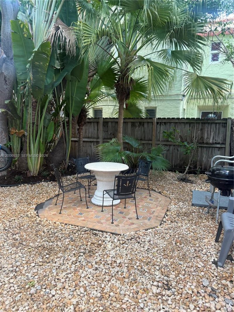 2816 Pine Tree Dr , Unit 2, Miami Beach, FL 33140 Photo