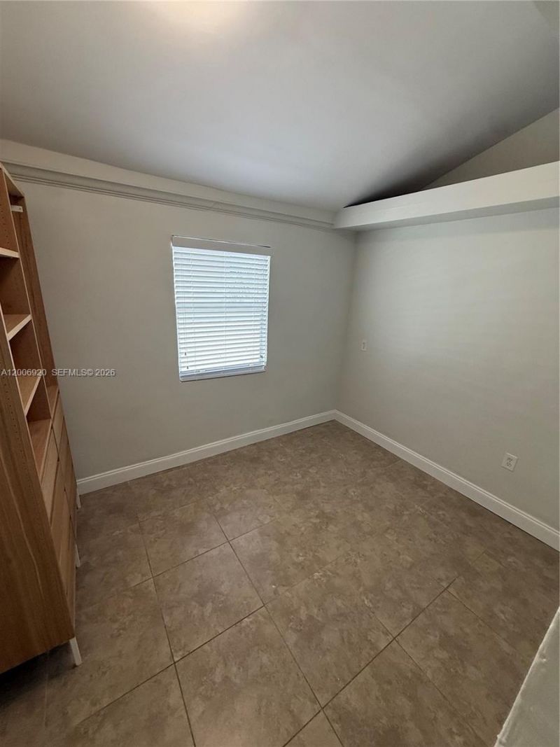 2816 Pine Tree Dr , Unit 2, Miami Beach, FL 33140 Photo